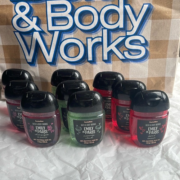 (9) Emily in Paris Bath and Bodyworks antibacterial hand gel bundle - Picture 2 of 4